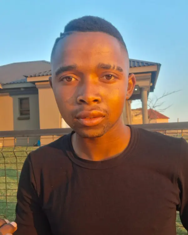 Portrait of Mpendulo Mandlazi, spraying team supervisor.
